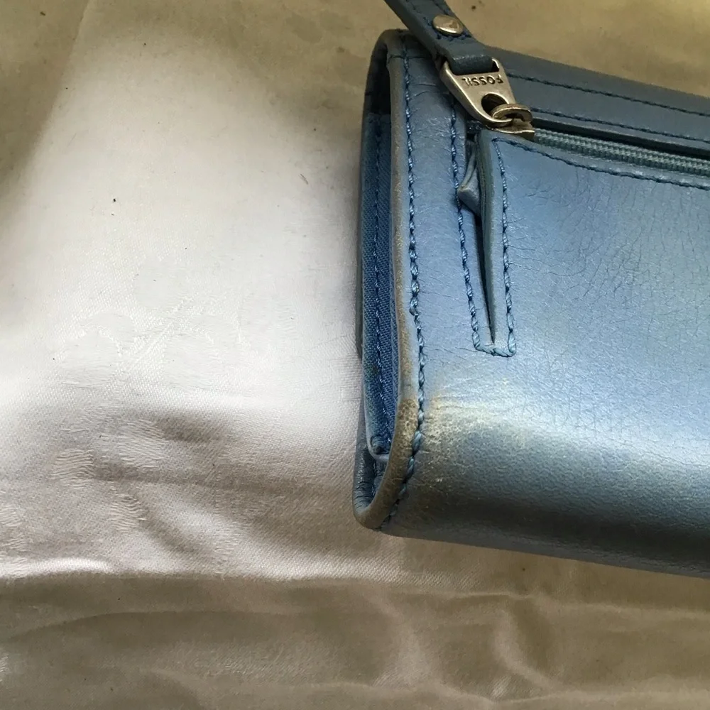 FOSSIL PURSE AND WALLET - Picture 15 of 15